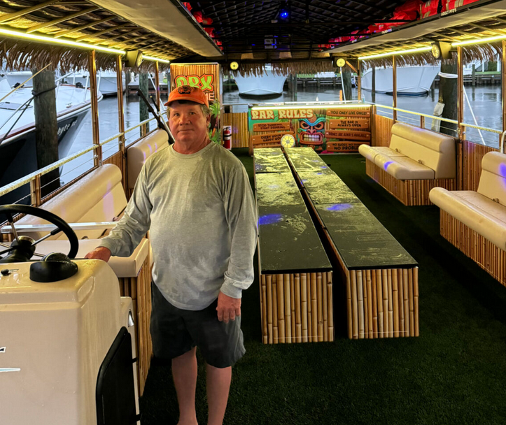 PRIVATE BOAT CHARTER OBX PONTOON MAN 04
